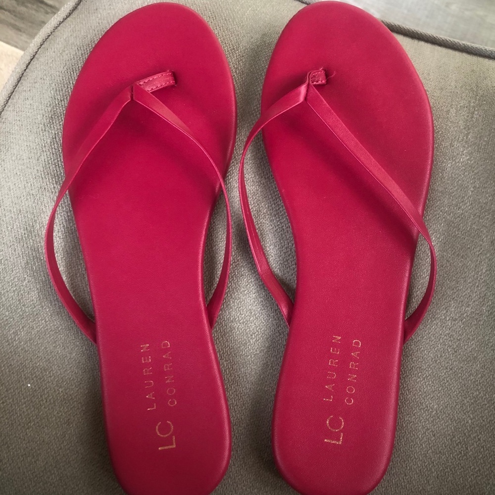 Lauren Conrad fuchsia pink flip flops Brand New